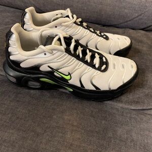 Nike Air Max Plus RF Mesh White Black  size5.5 youth or women’s size-7 to 7 1/2